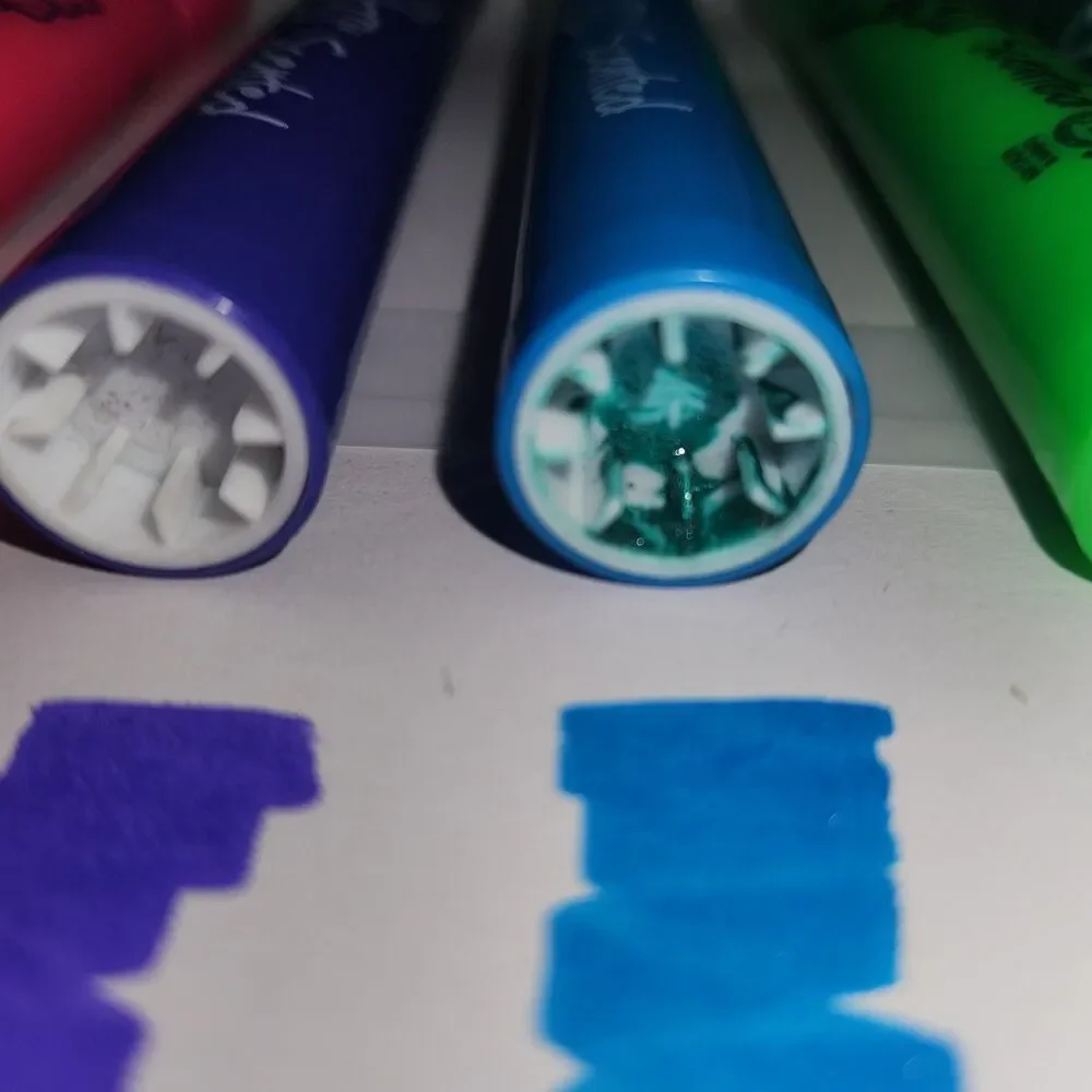 Lot 105 Various Markers - Crayola / Pip Squeaks / Mr Sketch / CraZart